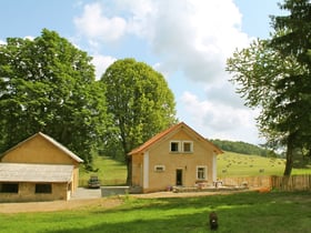 Casa nella natura a Milíře