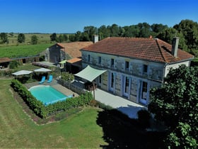 Casa nella natura a Saint Thomas de Conac