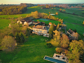 Casa nella natura a Anlhiac