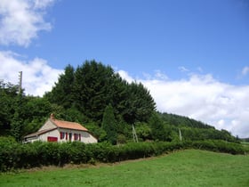 Nature house in Larochemillay