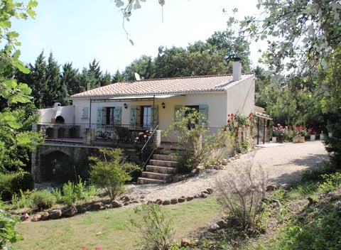 Maison nature à La Capelle et Masmolene (hameau Masmolène)