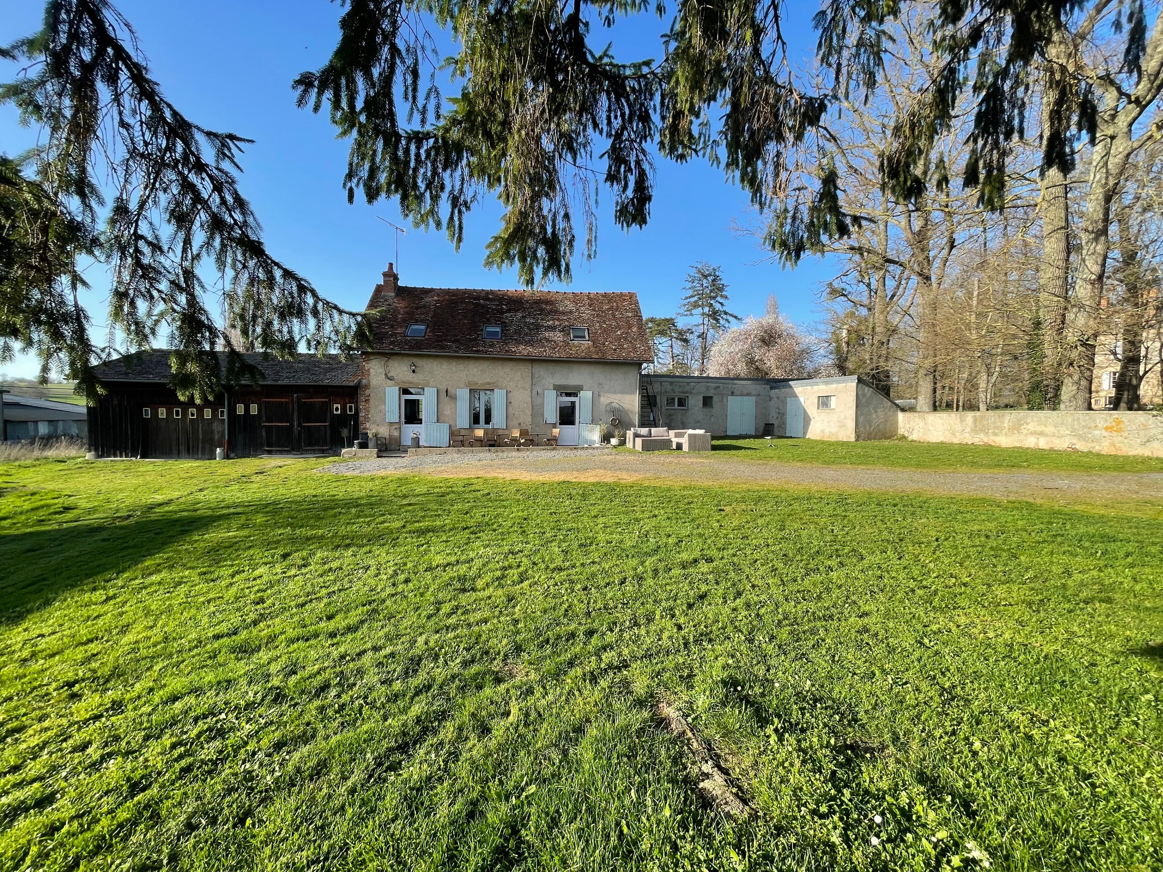 Nature house in Bourbon l'Archambault