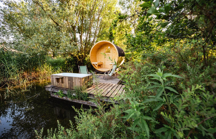 Tipi on the water with (yoga) workshops in Kedichem