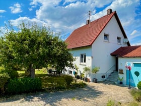 Naturhäuschen in Tuningen