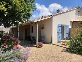 Casa nella natura a Chenac-st. Seurin d'Uzet