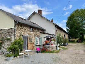 Nature house in Châteauneuf-la-forêt