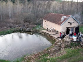 Naturhäuschen in Druyes-les-Belles-Fontaines