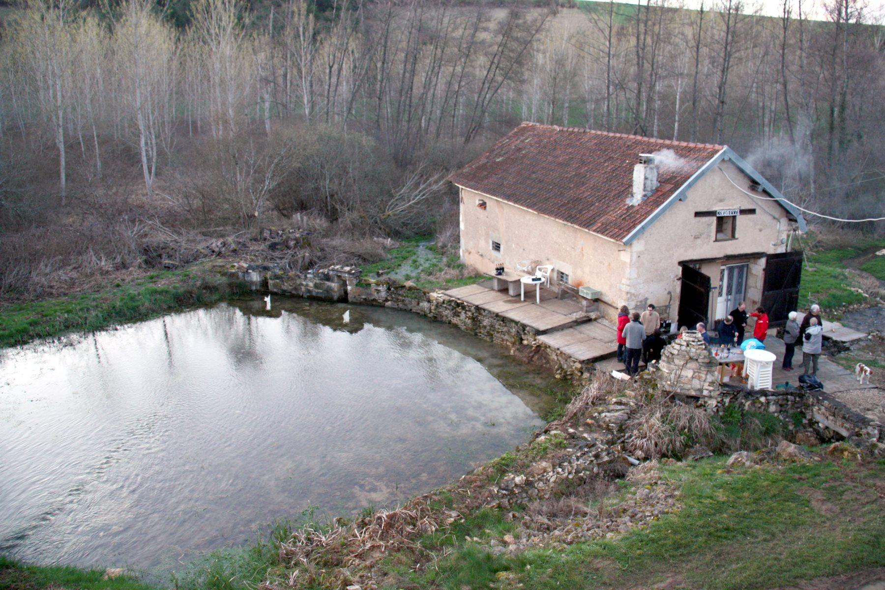 Nature house in Druyes-les-Belles-Fontaines