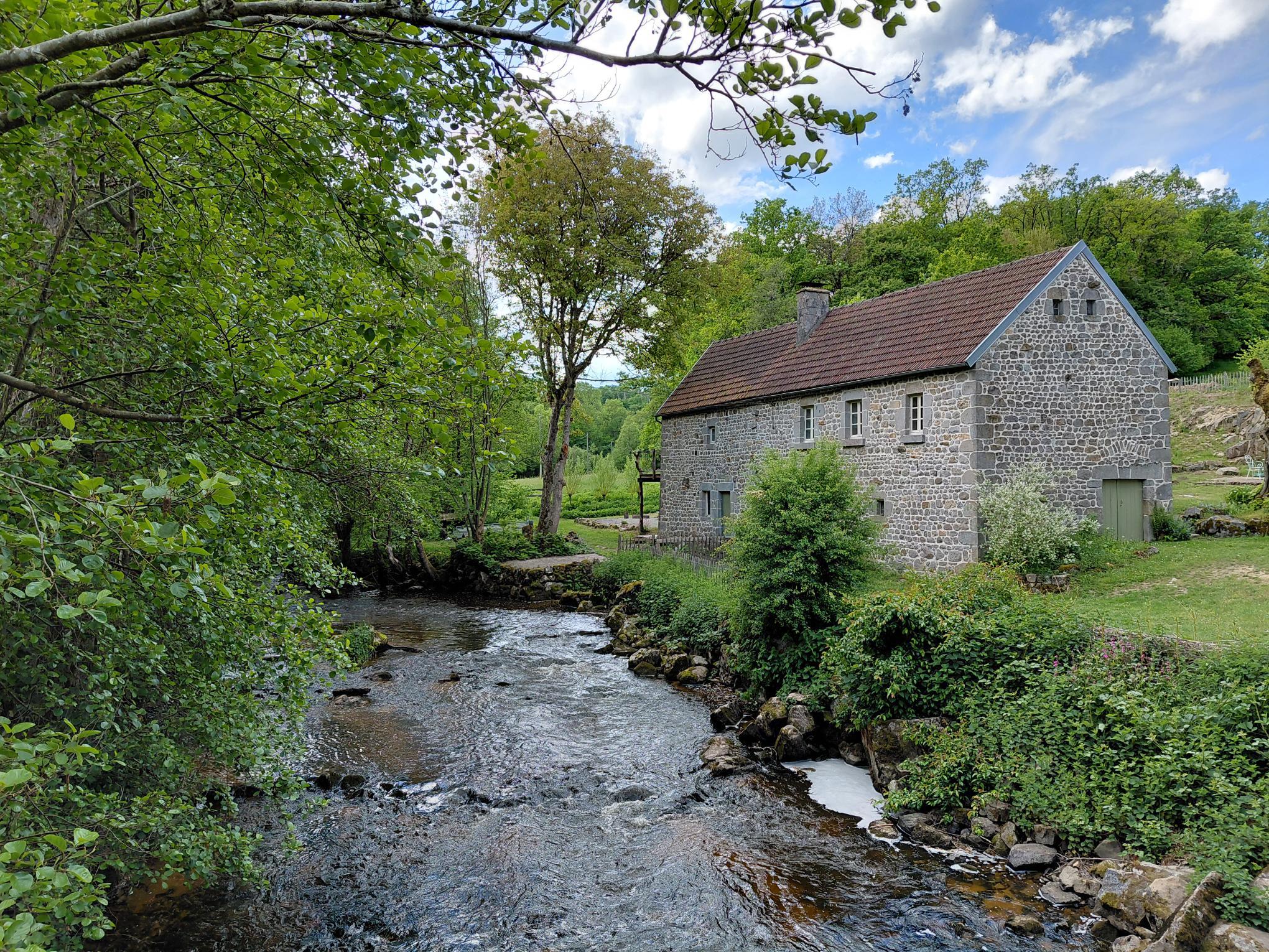 Nature house in Saint Silvain Bellegarde