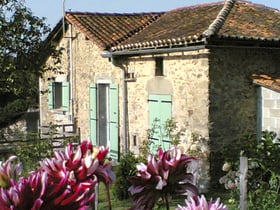 Maison nature à Les Salles Lavauguyon