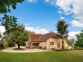 Nature house in Clermont-de-Beauregard