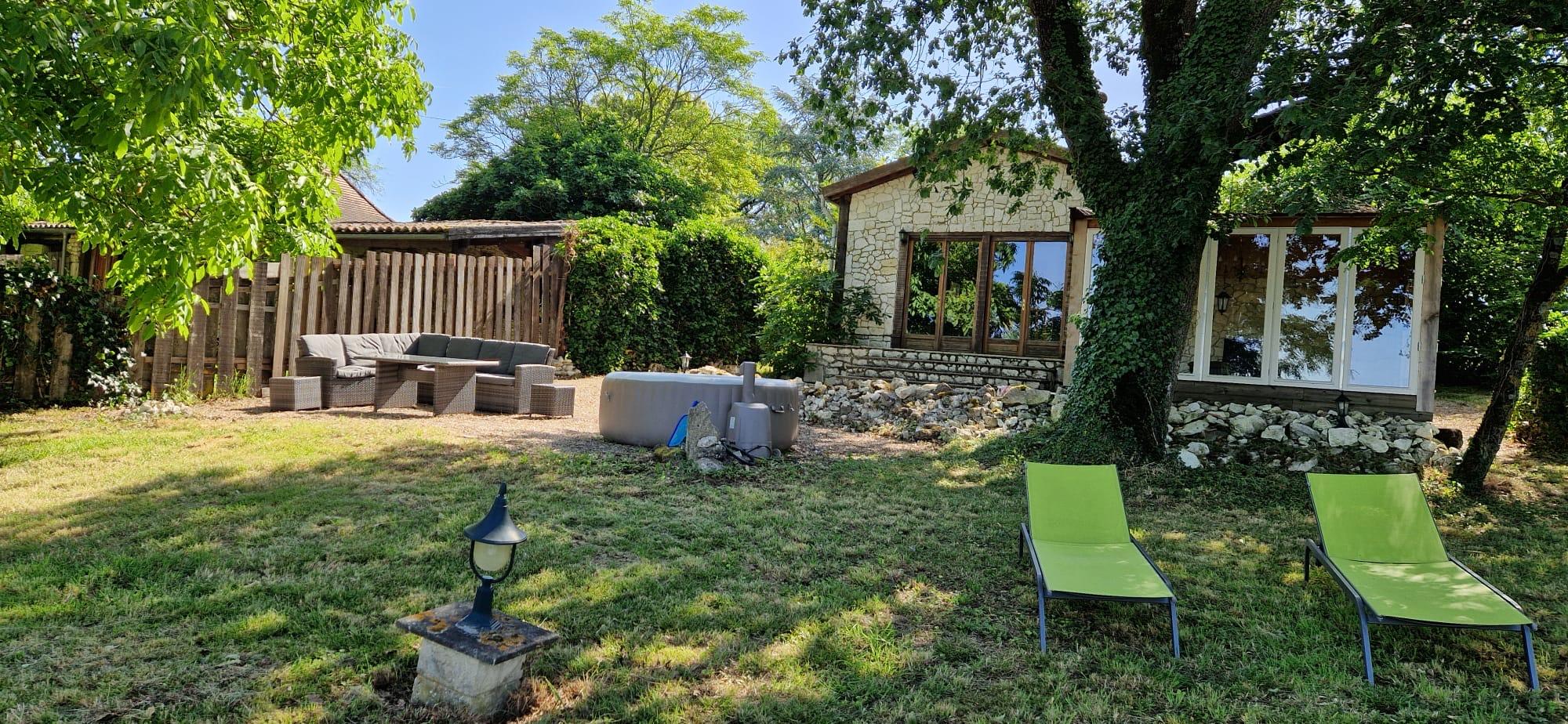 Nature house in Douzains