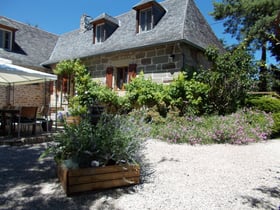 Casa nella natura a Perpezac Le Blanc