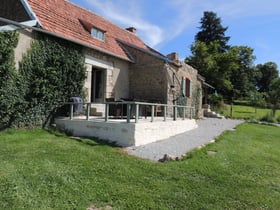 Casa nella natura a Charron