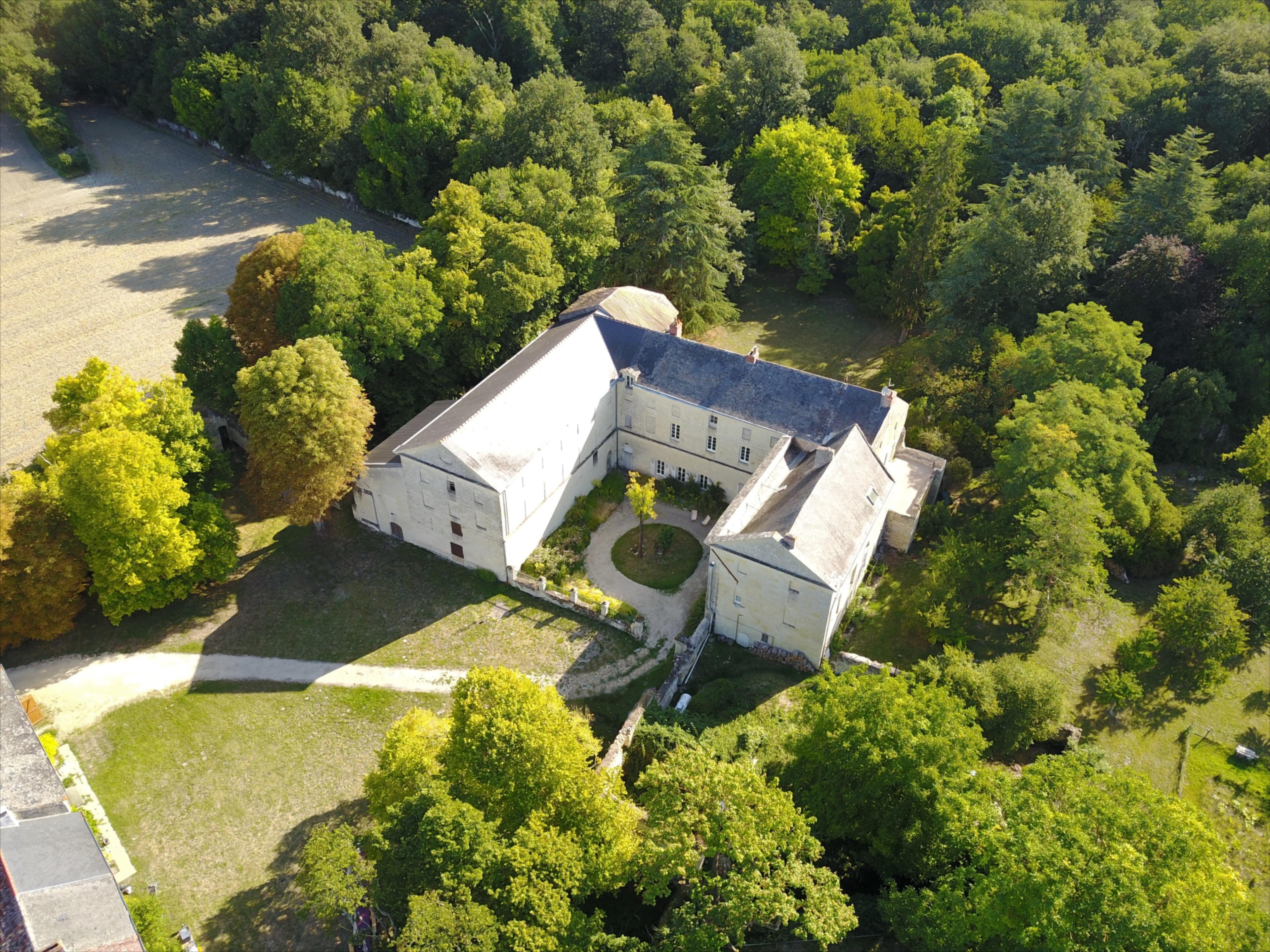 Nature house in CIZAY LA MADELEINE
