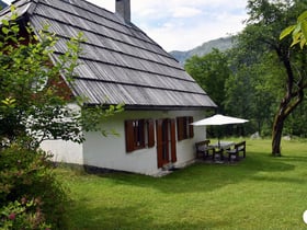 Naturhäuschen in soča